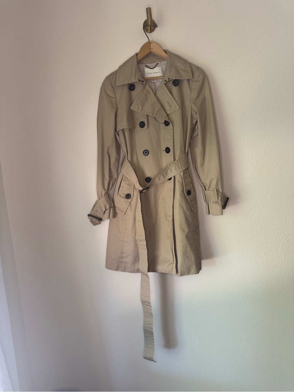 Banana Republic Women’s Classic Khaki Trench Coat size S